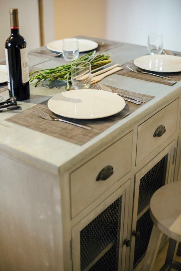One & Lux- Lagar Apartment Севиля Екстериор снимка