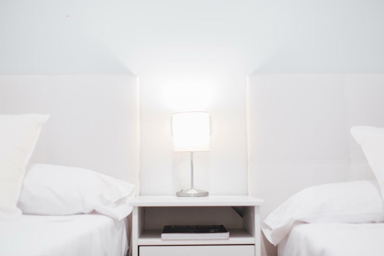 One & Lux- Lagar Apartment Севиля Екстериор снимка